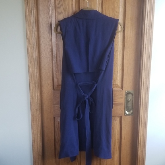 Halogen Sleeveless Trench - Picture 2 of 6